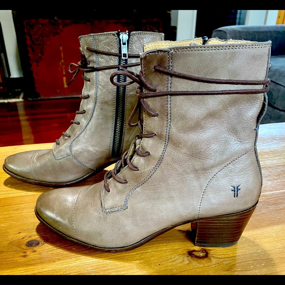 Frye Courtney Lace Up Boots Size 9.5
